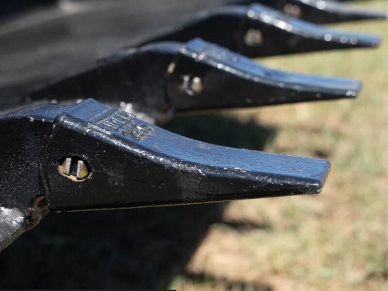 Close-up of bucket teeth tips